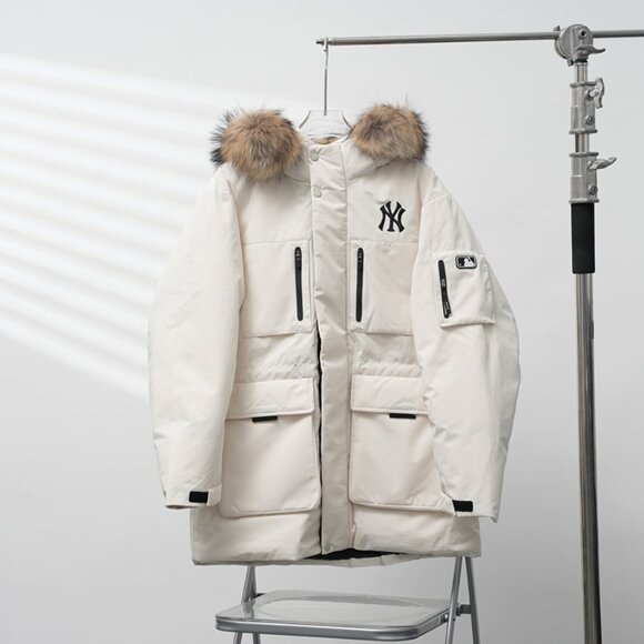 MLB Yankees II White Down Jacket with Large Fur Collar - Picture 1 of 9